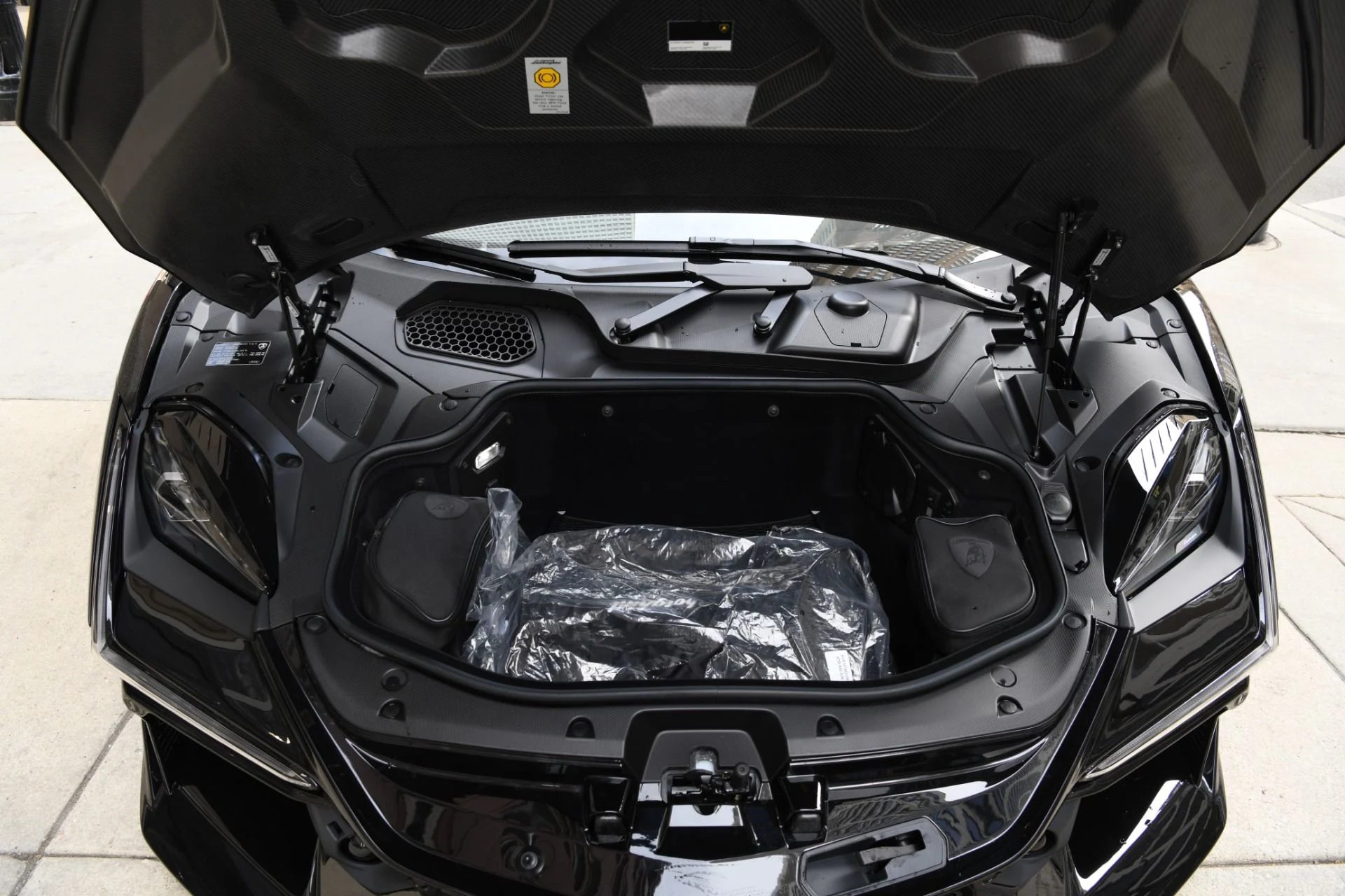 mph033_4016145012_Used_2024_Lamborghini_Revuelto_1730140489_dd9aa5316c