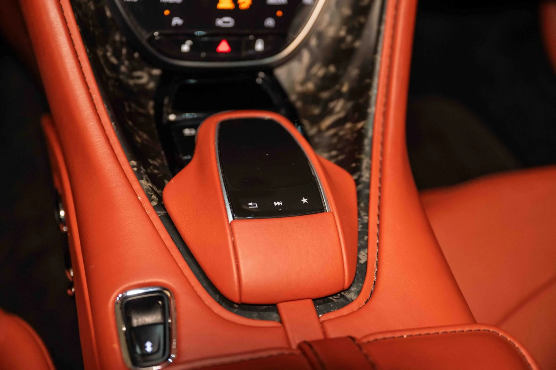 mph033_4017746576_Used_2019_Aston_Martin_DBS_Superleggera_1726670802_950f9aa14c