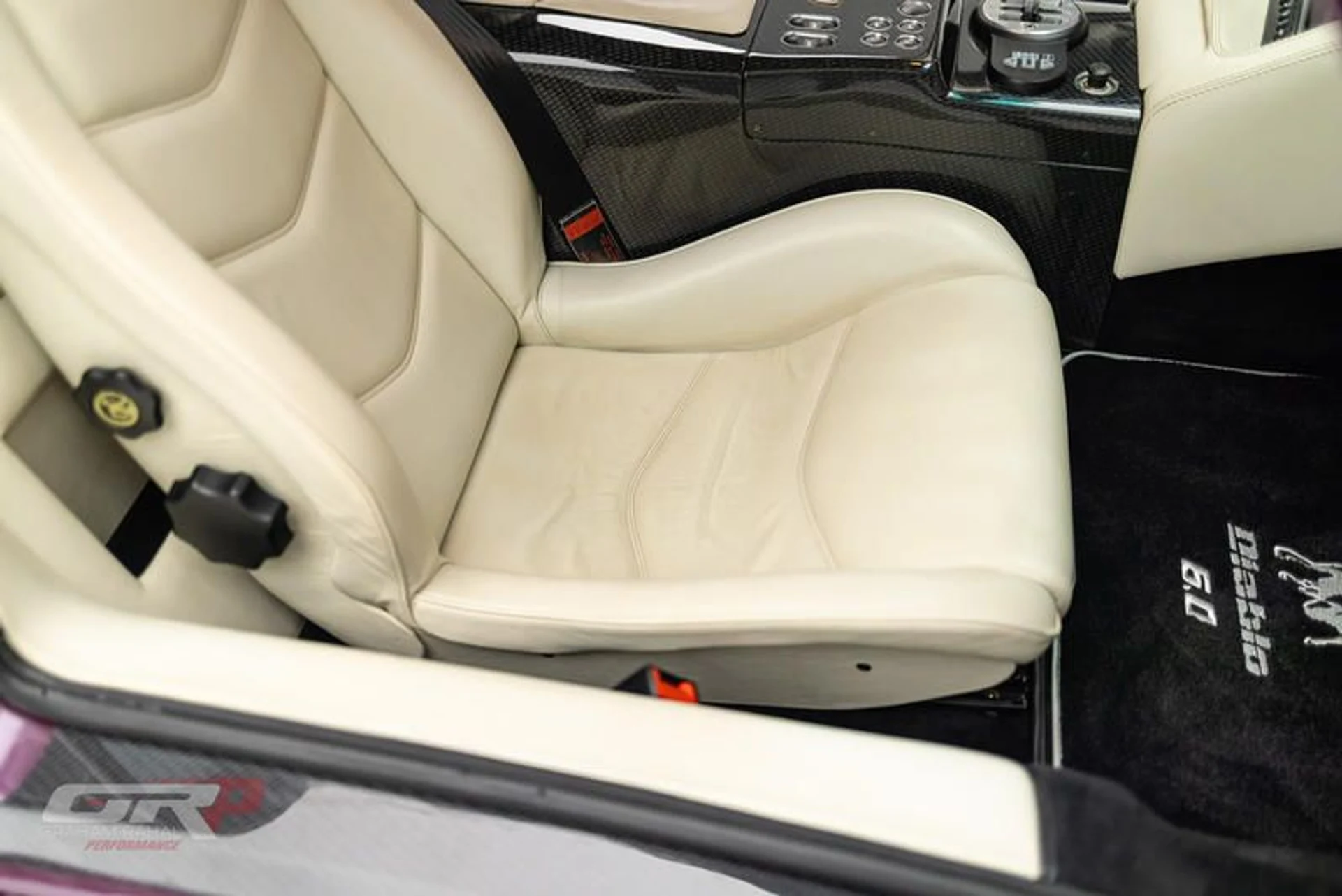 mph033_4025057838_9864_C6_C8_8_ECE_49_B7_83_FD_6_F420_B46_C061_0146150cb1