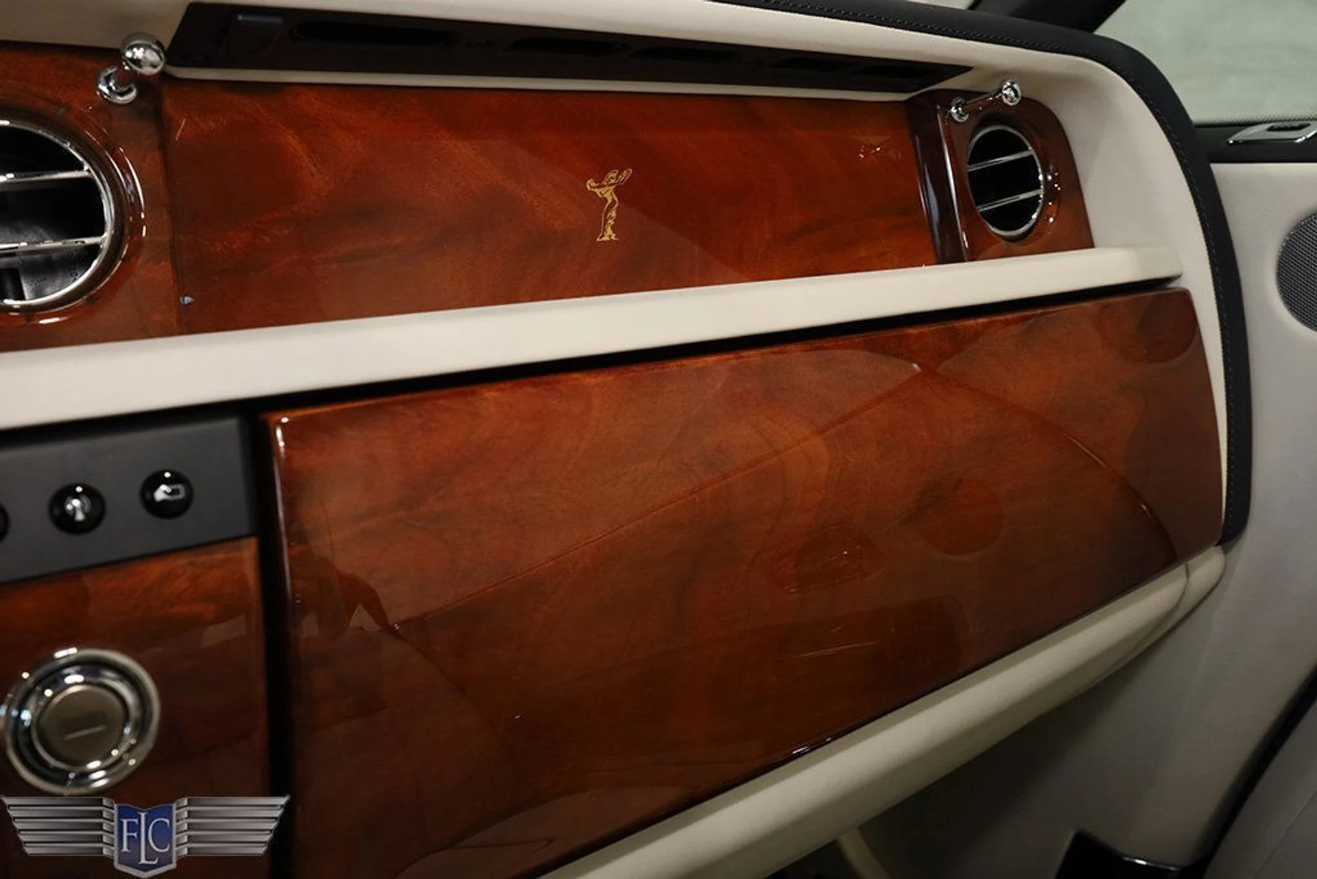 mph033_4041443154_used_2013_rolls_royce_phantom_coupe_2drdrophead_9689_22930572_34_1024_ab24328824
