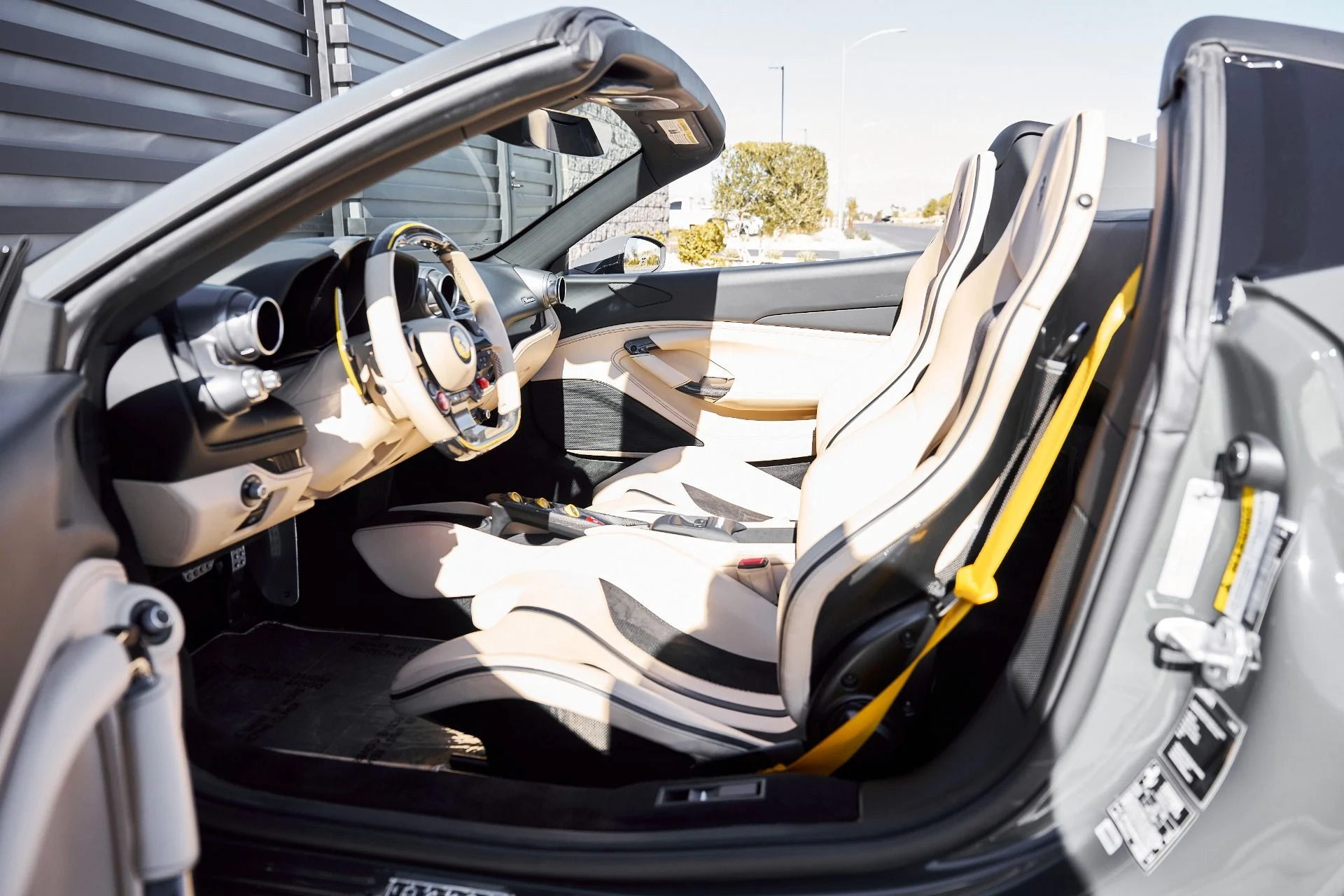 mph033_4048796982_Used_2022_Ferrari_F8_Spider_Base_1768868419_bc91de4536