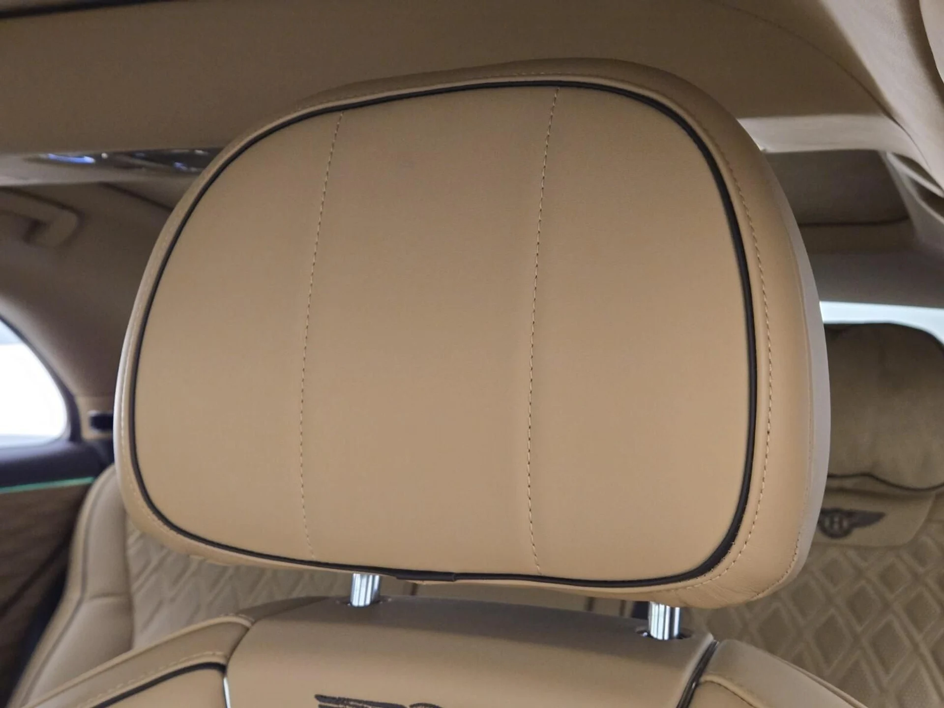 mph033_4048804973_Used_2022_Bentley_Flying_Spur_V8_1767077533_19e50424f3