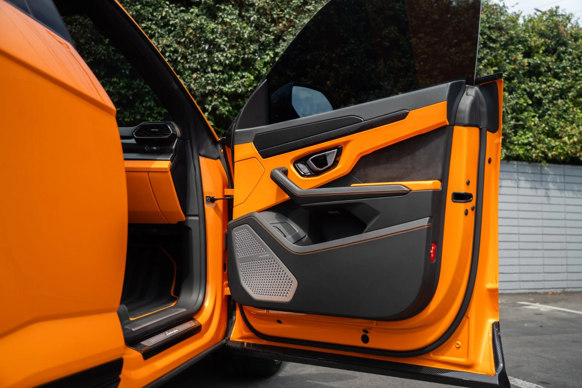 mph033_4049975640_Used_2022_Lamborghini_Urus_1755127635_374a51a2a7