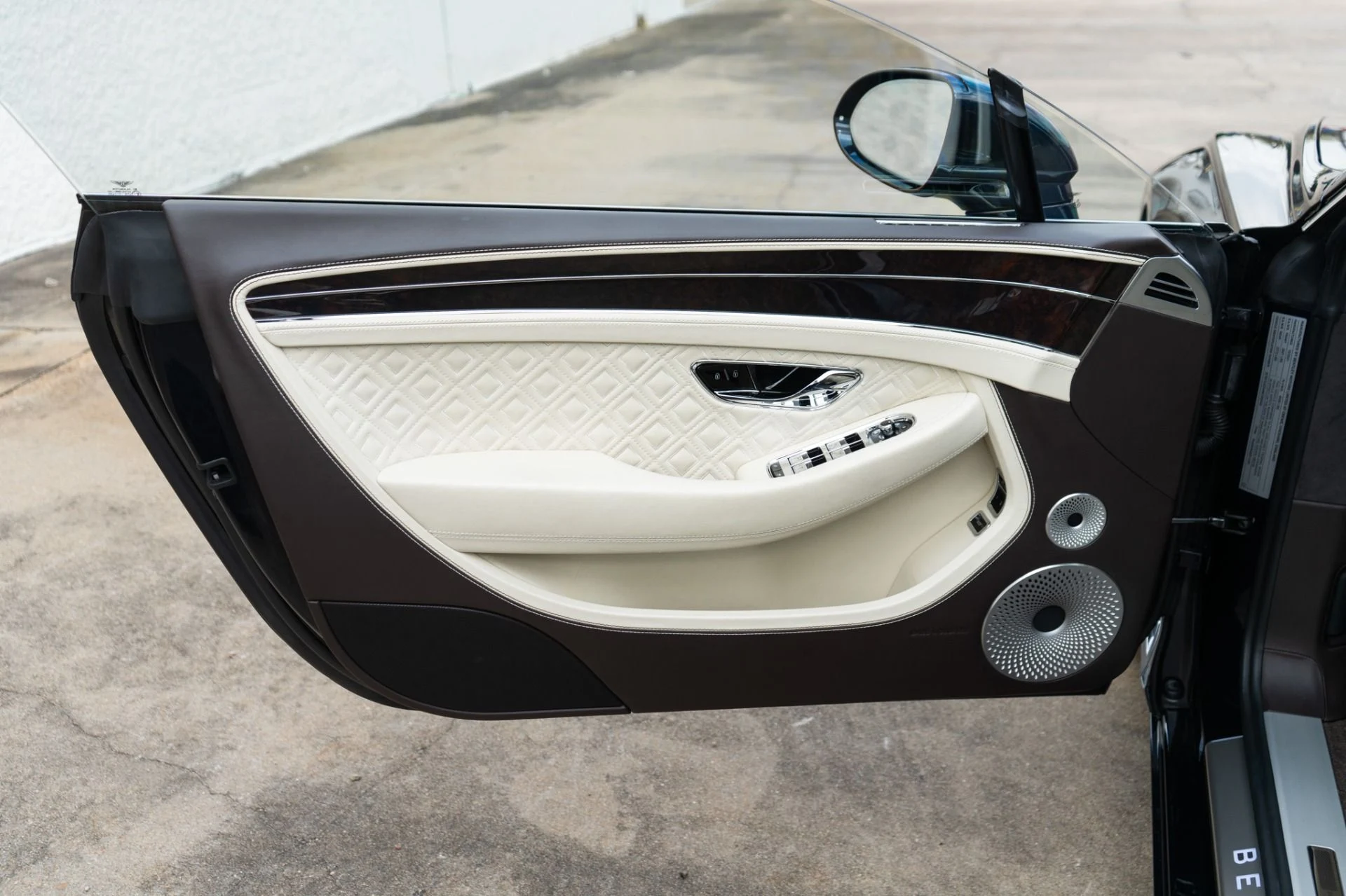 mph033_4050502862_Used_2022_Bentley_Continental_GT_V8_1761245166_6b296eff42