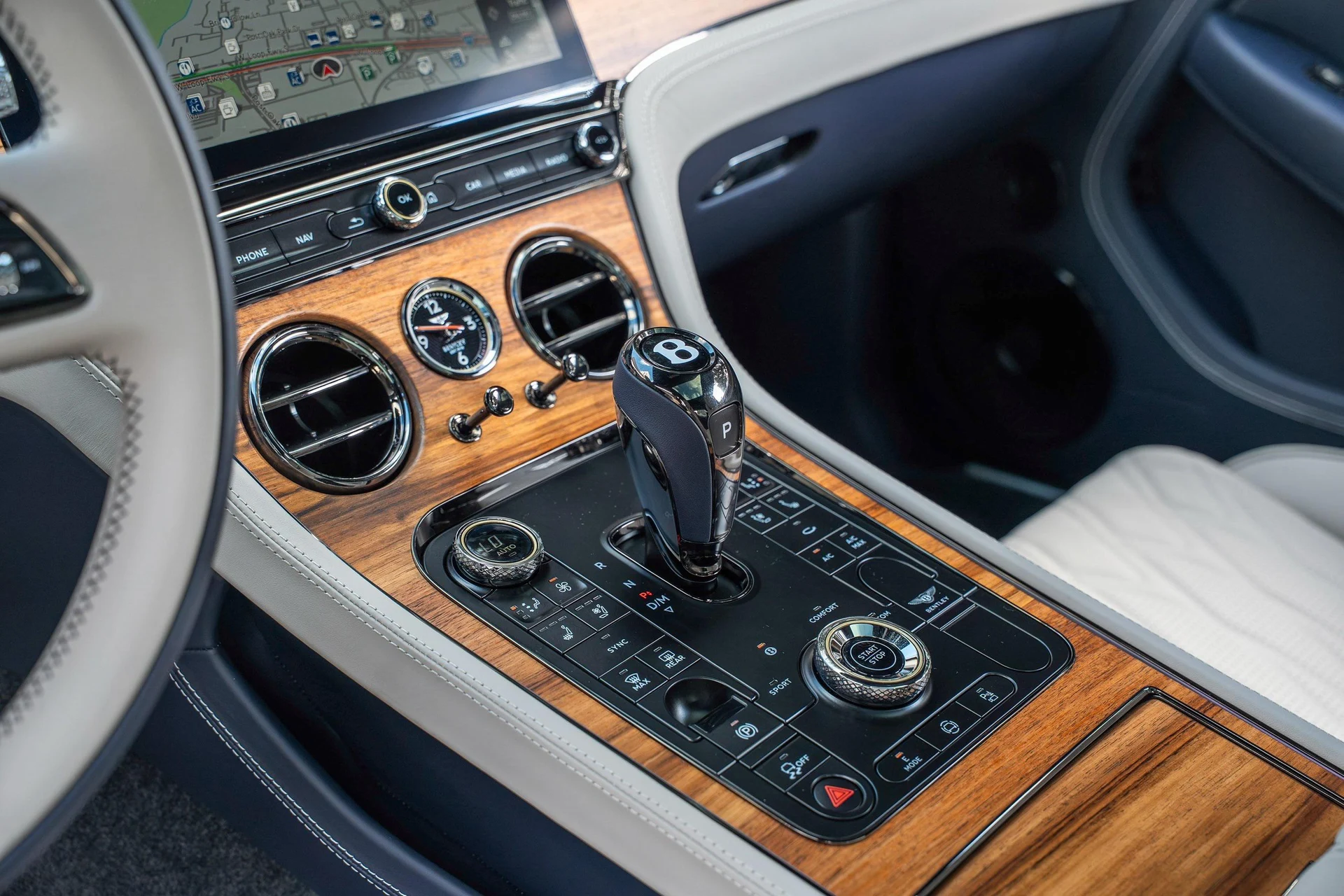 mph033_4062386813_470961998_691decac7425967942f2feda_24e18c8000