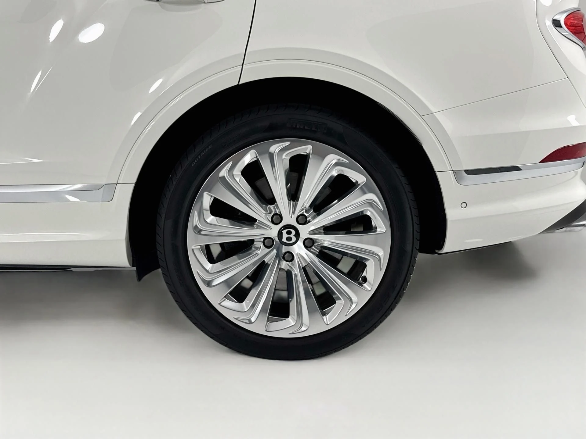mph033_4063902064_Used_2023_Bentley_Bentayga_Azure_1793142055_df70d1bab2