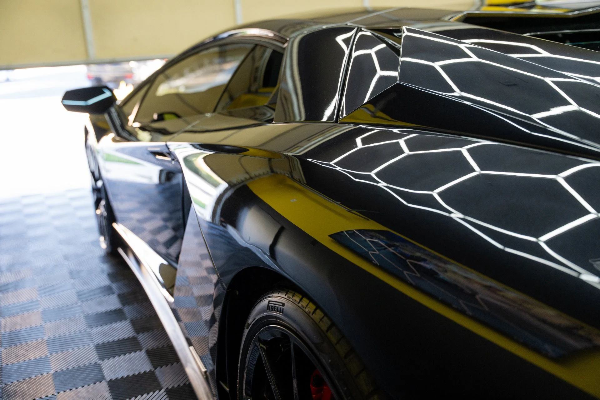 mph033_4098692775_Used_2018_Lamborghini_Aventador_LP_740_4_S_1792436167_65fd3545fa