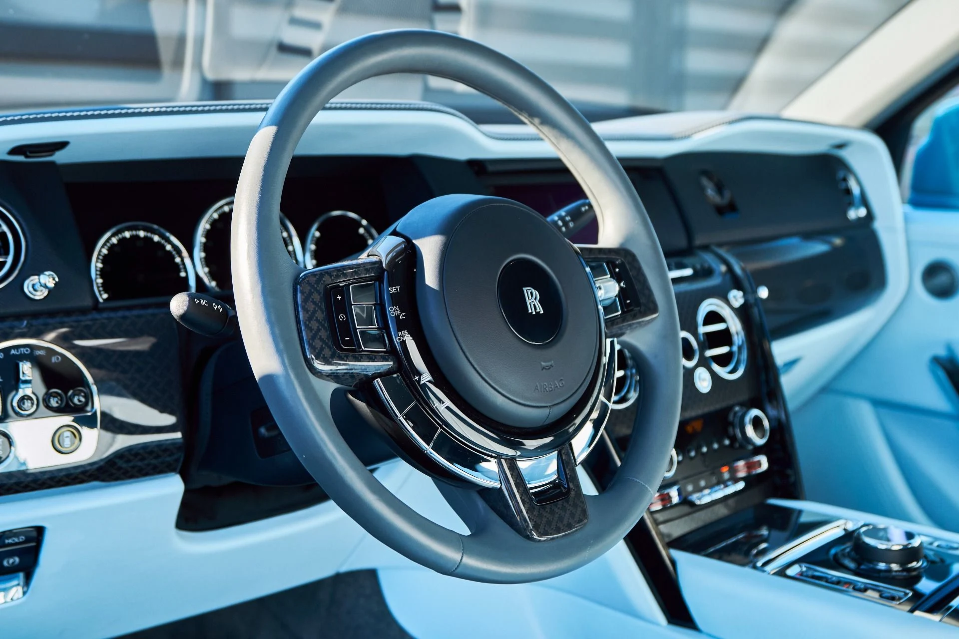 mph033_4104781242_Used_2022_Rolls_Royce_Cullinan_Black_Badge_1765411029_5b9b4814ad