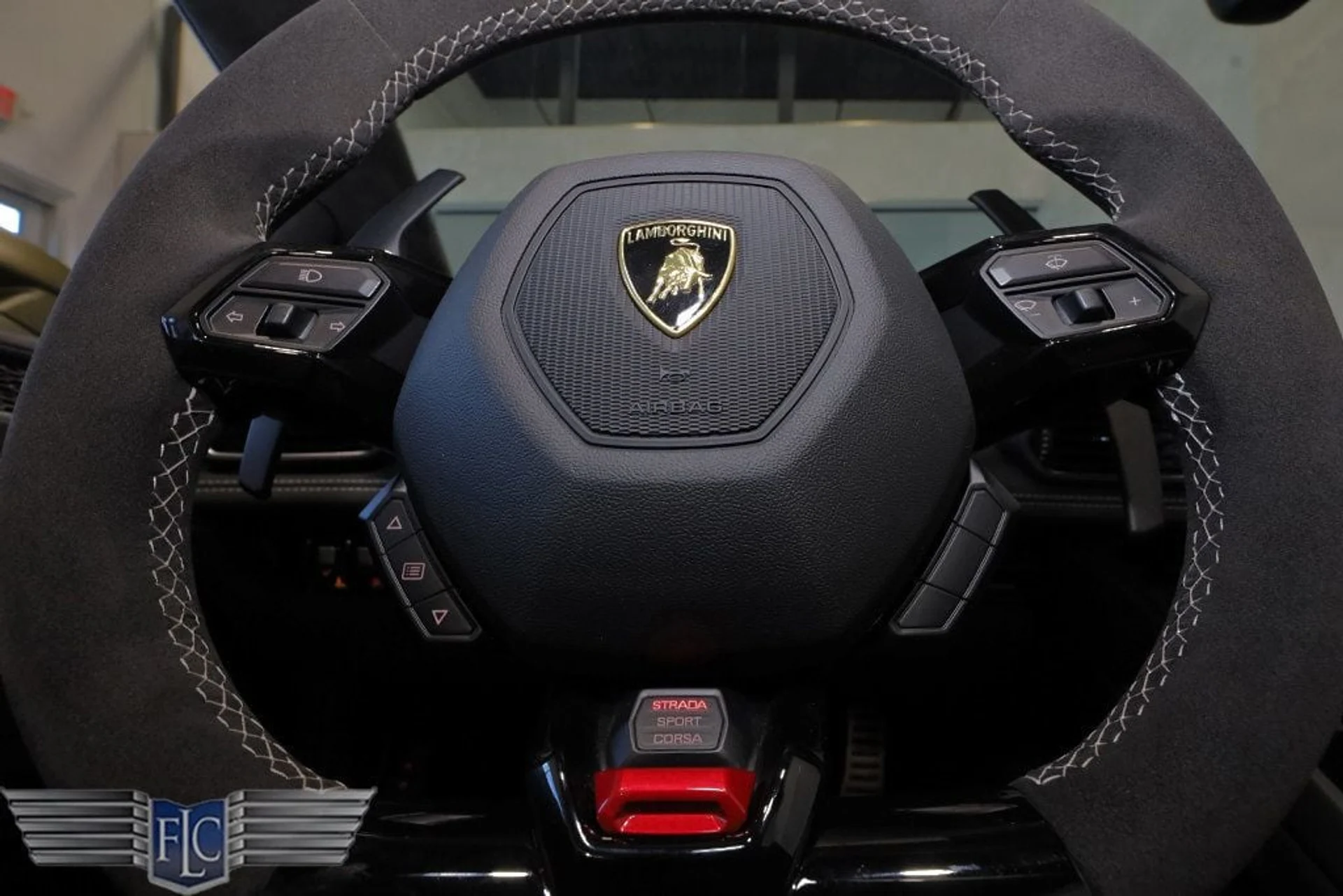 mph033_4110188168_used_2022_lamborghini_huracan_evo_spyderrwd_9689_22989823_34_1024_9a0d8267ca