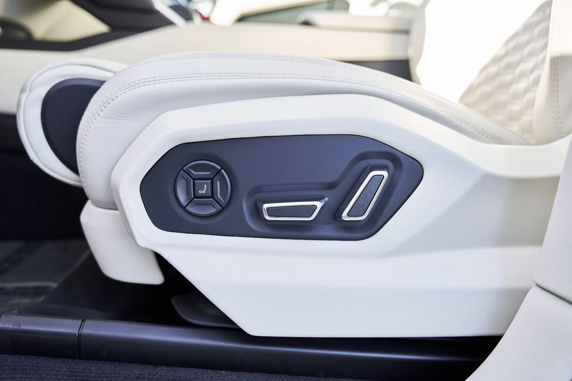 mph033_413116005_Used_2021_Lamborghini_Urus_1772650656_06e3099fab