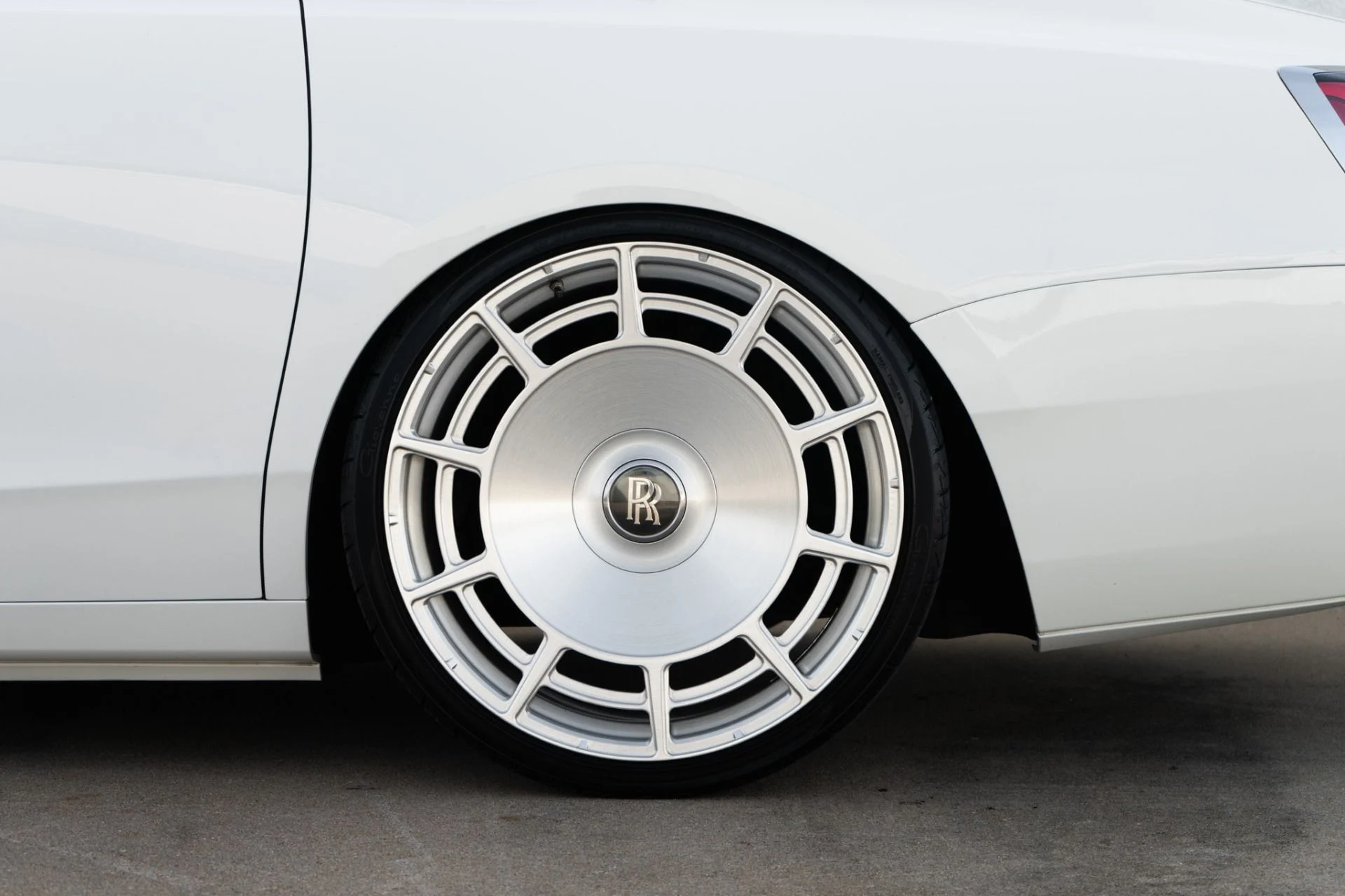 mph033_4132474492_Used_2022_Rolls_Royce_Ghost_1771452003_8dded55681