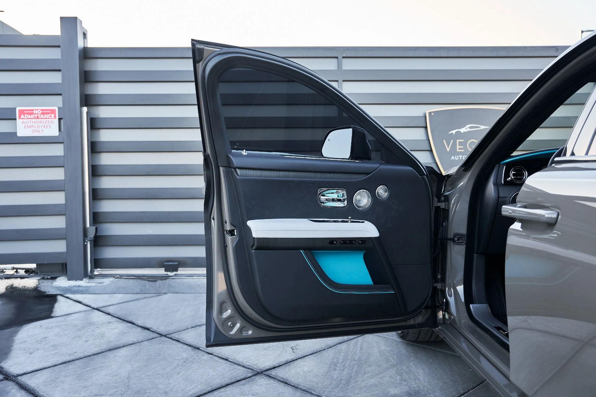 mph033_413627282_Used_2025_Rolls_Royce_Ghost_Base_1770087432_5071ec8c83