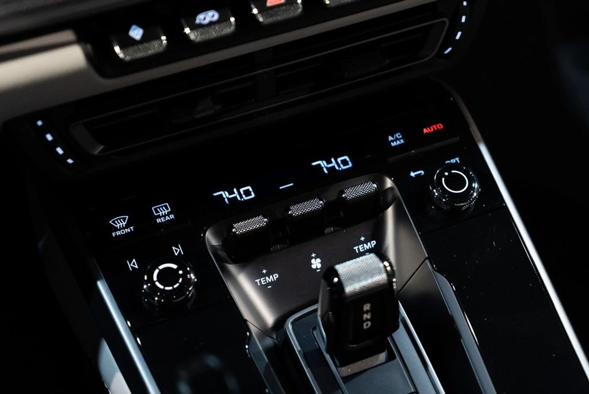 mph033_4140423561_50a195ec590d2c1e7b740a93d5dd0340_5db375a971