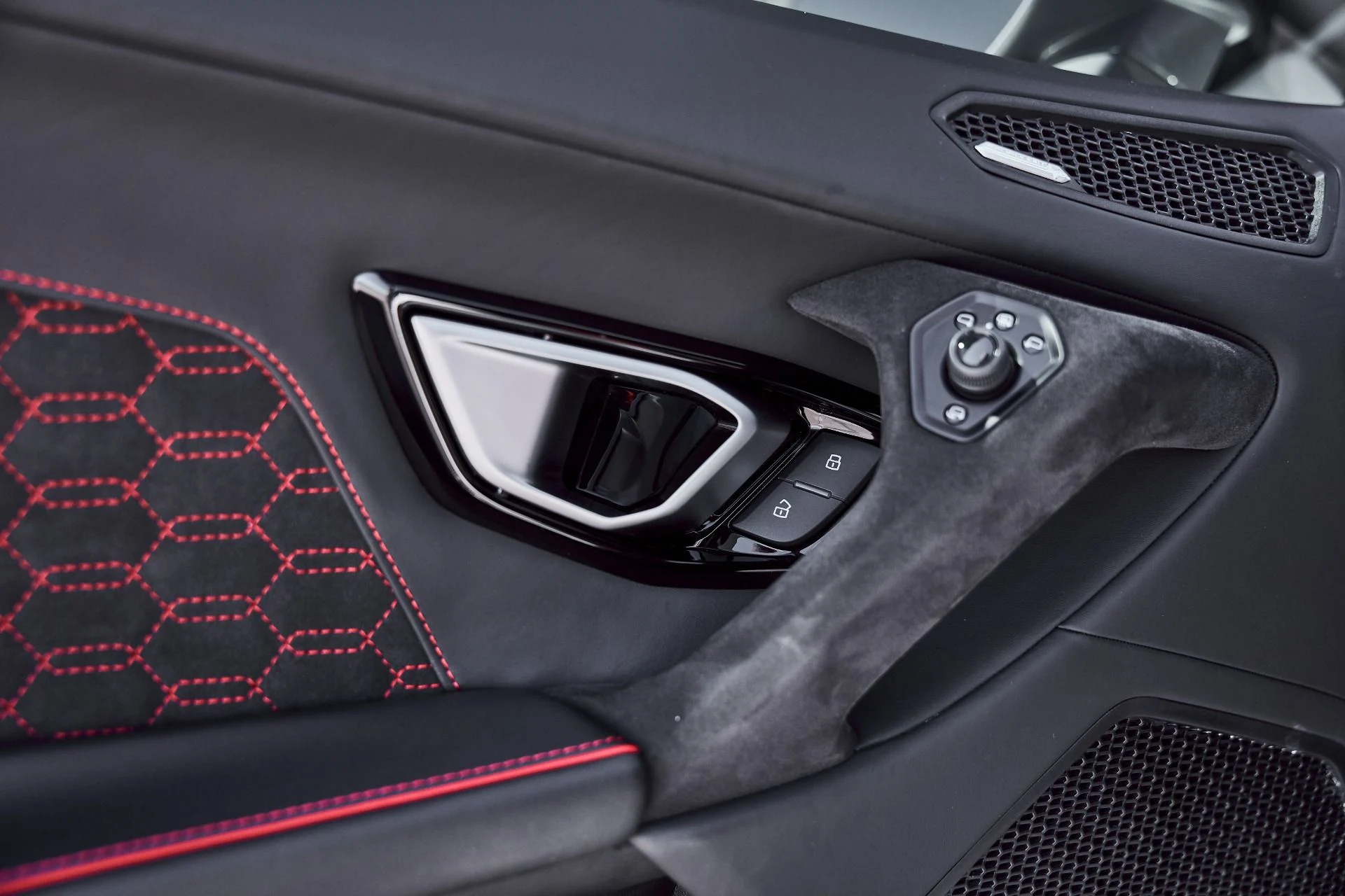 mph033_4141146826_Used_2023_Lamborghini_Huracan_Tecnica_Base_1777013714_2fcd78412f