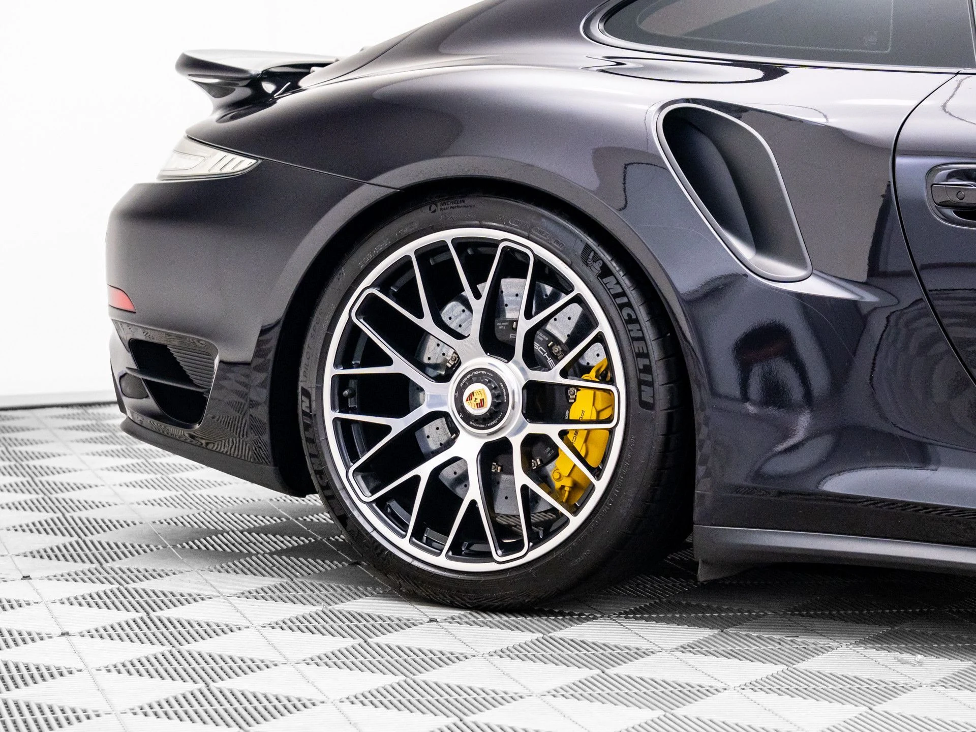 mph033_4152586884_e35c3764a52e1bba67f6dd79894cb960x_5c9b649a87