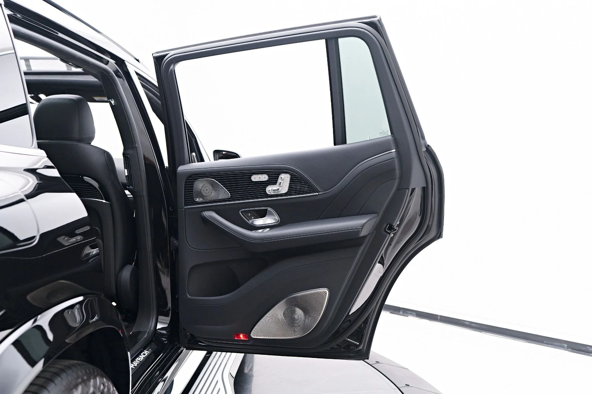 mph033_4157039308_Used_2023_Mercedes_Benz_GLS_Maybach_GLS_600_1762799219_80e731ccf6