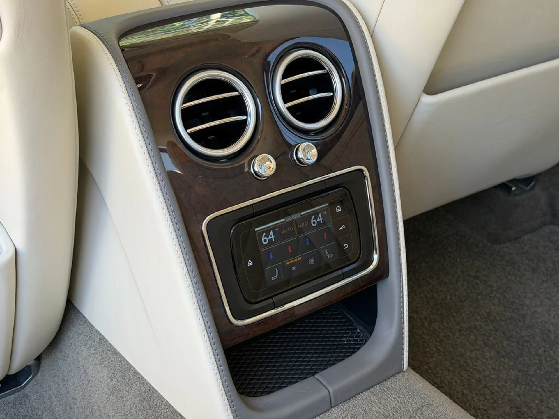 mph033_4164457048_6a02d4a29cbf4370b9c84bcd18d92c6c_a2454f76ac