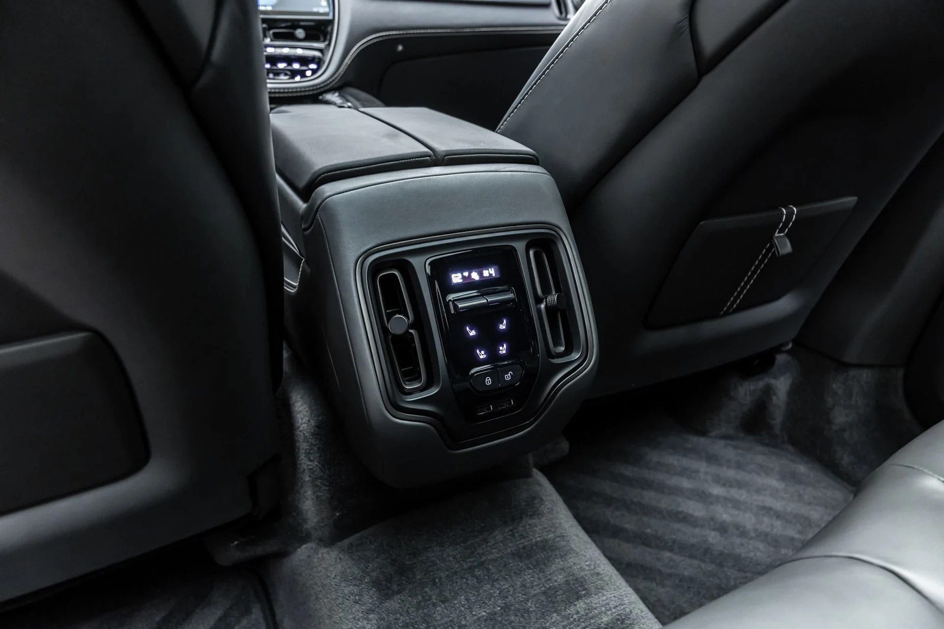 mph033_416890165_13890_p34_l_d20be76c9c
