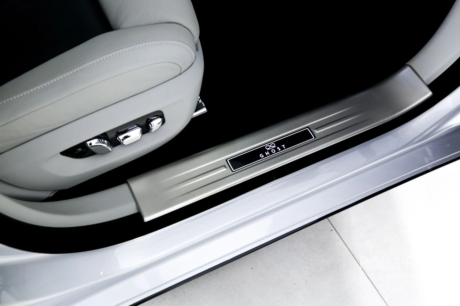 mph033_4173439095_Used_2022_Rolls_Royce_Black_Badge_Ghost_1713469373_97d0a4f003