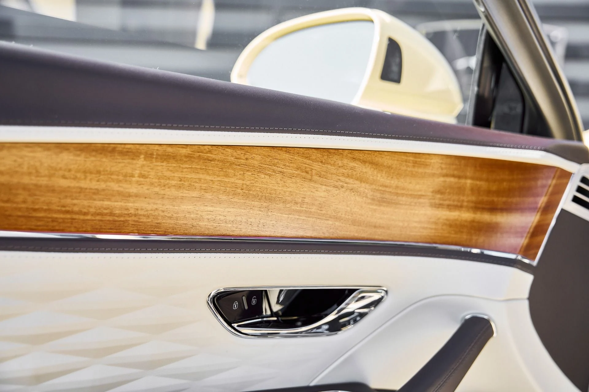 mph033_417722236_Used_2023_Bentley_Flying_Spur_Hybrid_Odyssean_Edition_1770692462_97ab1b484d