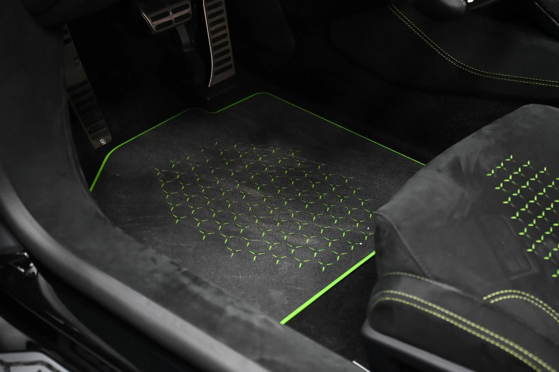 mph033_4189811325_Used_2019_Lamborghini_Huracan_Performante_1756916743_5e4eecf237
