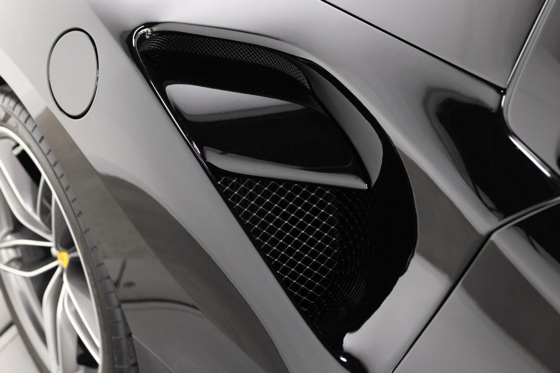 mph033_4192406357_Used_2017_Ferrari_488_Spider_1777367836_ffa46f73f7