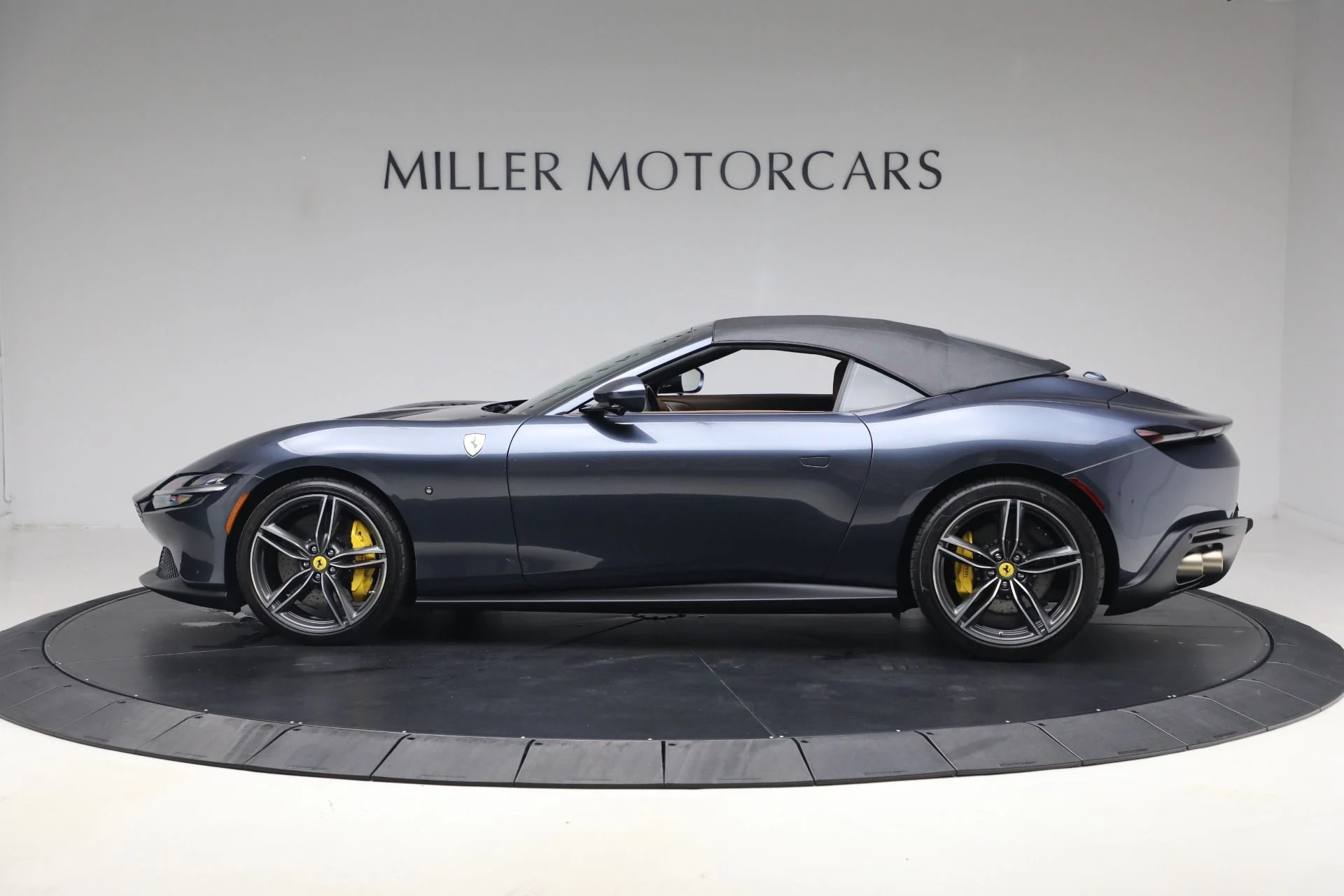 mph033_4193520022_Used_2025_Ferrari_Roma_Spider_1793294137_fb0c0bb855