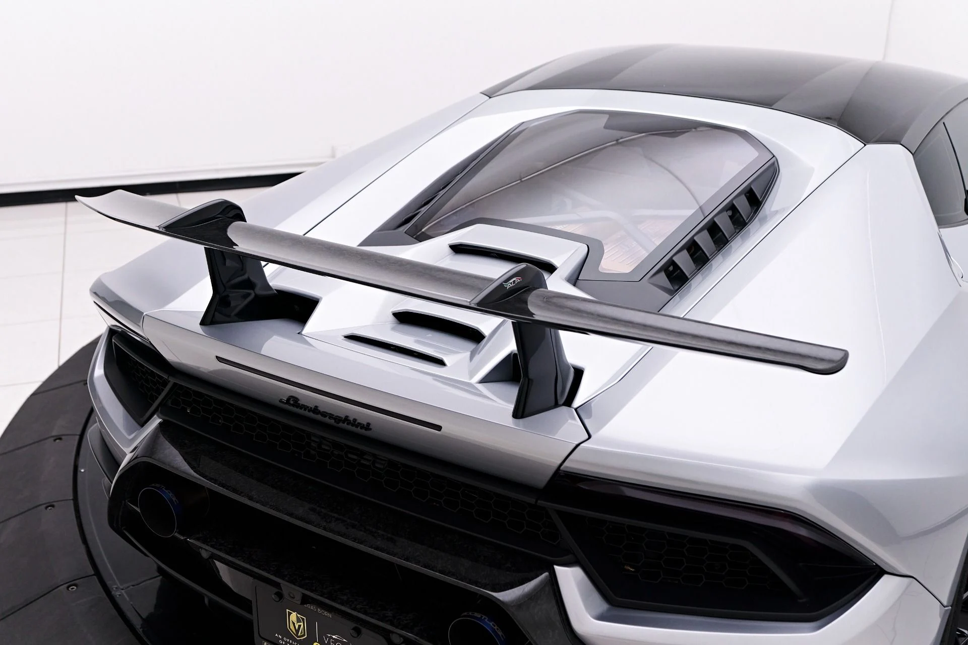 mph033_4194779507_Used_2018_Lamborghini_Huracan_Performante_1761069159_5000e02567