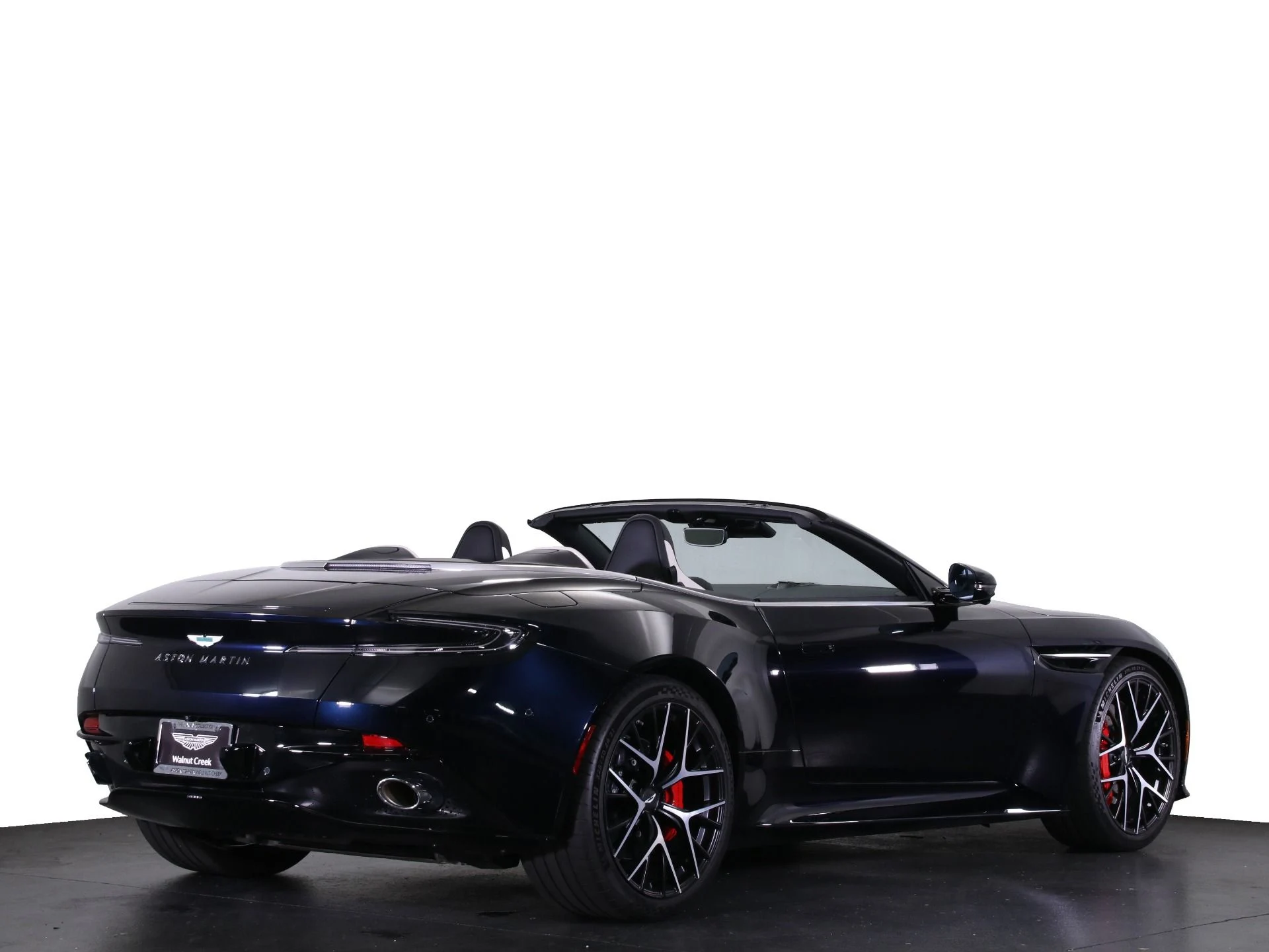 mph033_4196816887_Used_2025_Aston_Martin_DB_12_Volante_1758482753_fc85bdc0b6