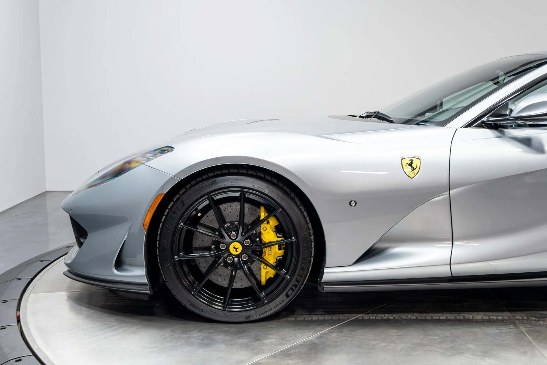 mph033_4202292746_Used_2018_Ferrari_812_Superfast_1777416678_d4cdb76021