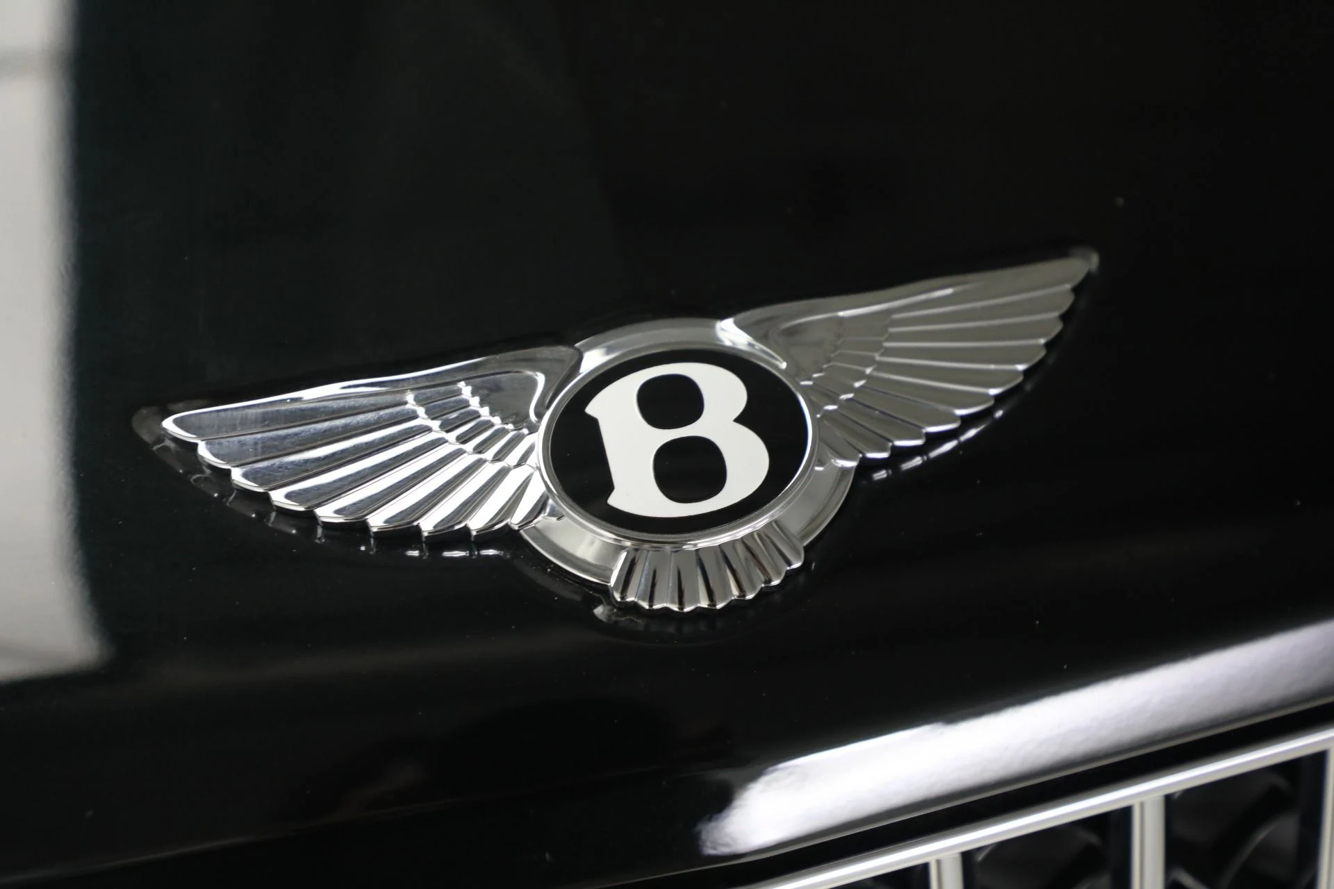 mph033_4210568513_Used_2024_Bentley_Bentayga_EWB_Azure_V8_d3c163e86a