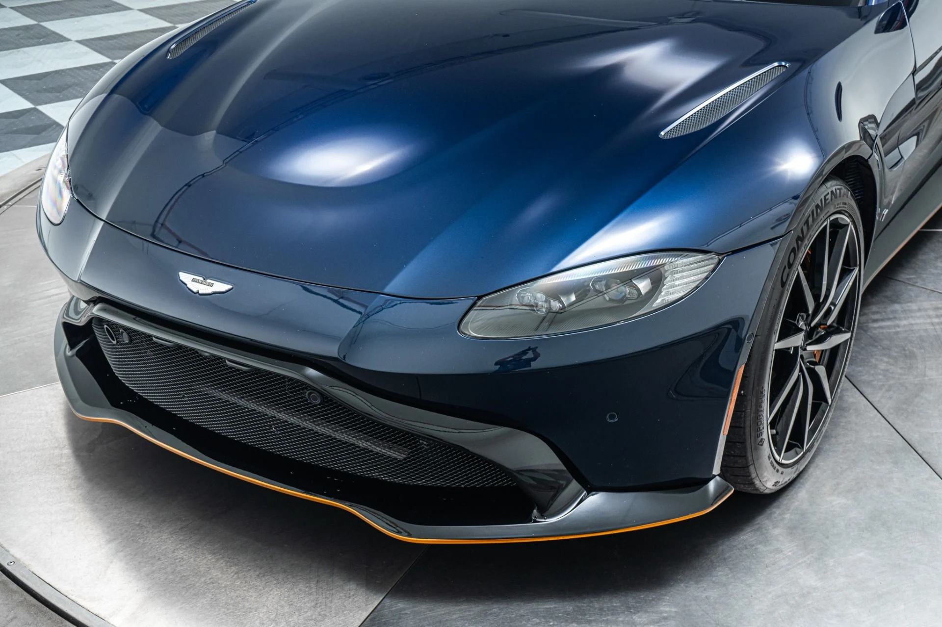 mph033_421062570_Used_2020_Aston_Martin_Vantage_Black_Bodypack_Tech_Collection_1783017471_b6783dad5a
