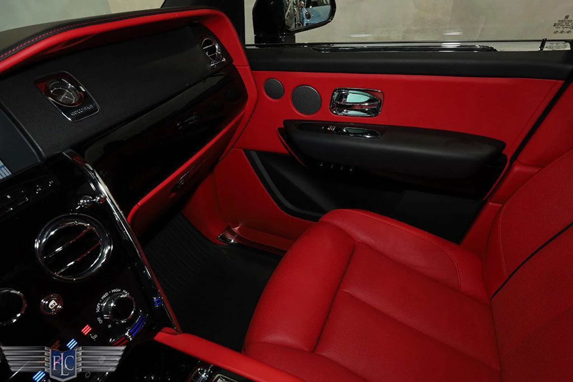 mph033_4217879748_used_2024_rolls_royce_cullinan_sportutility_9689_22979404_34_1024_ce5c360aa0