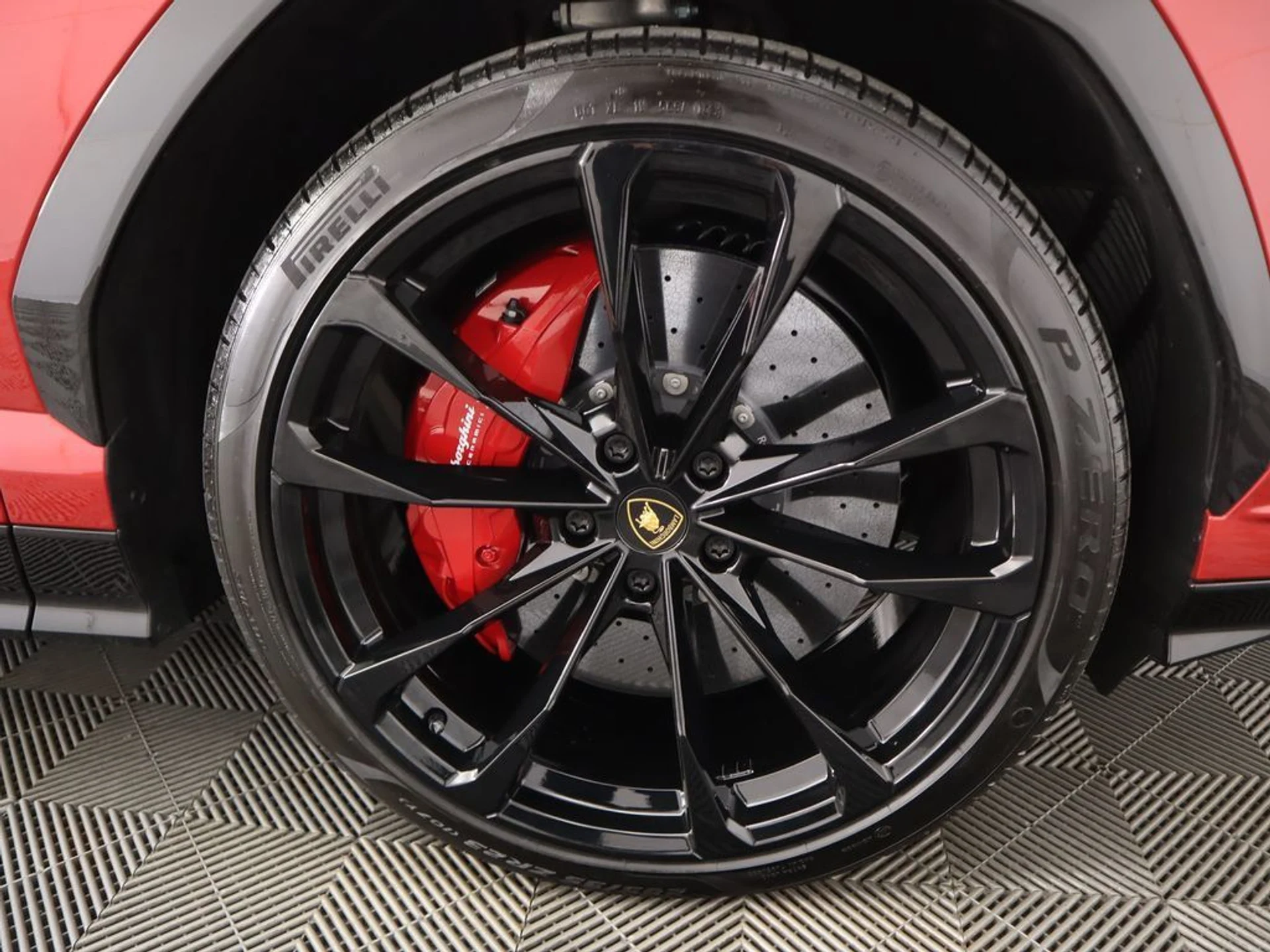 mph033_4220250900_used_2024_lamborghini_urus_sawd_8119_22965395_34_1024_39b66e0187