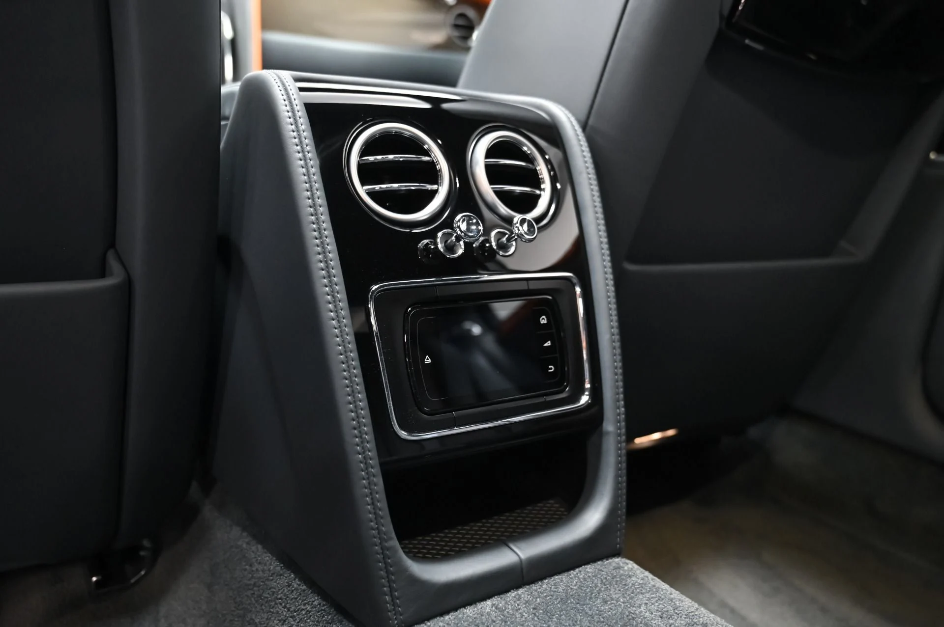 mph033_423047808_Used_2018_Bentley_Flying_Spur_V8_S_1754506017_253c9eabe7