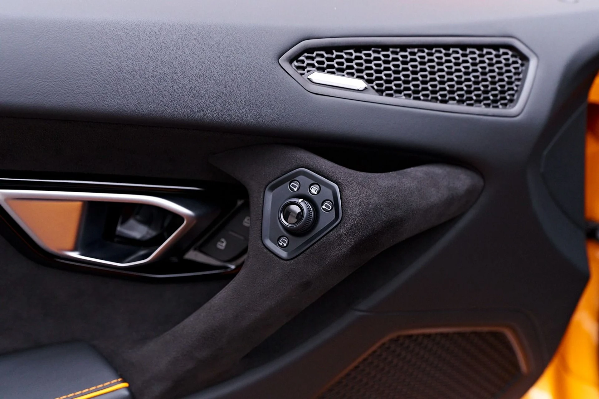 mph033_4233456311_Used_2023_Lamborghini_Huracan_Tecnica_Base_1736994125_416fd5ad0f