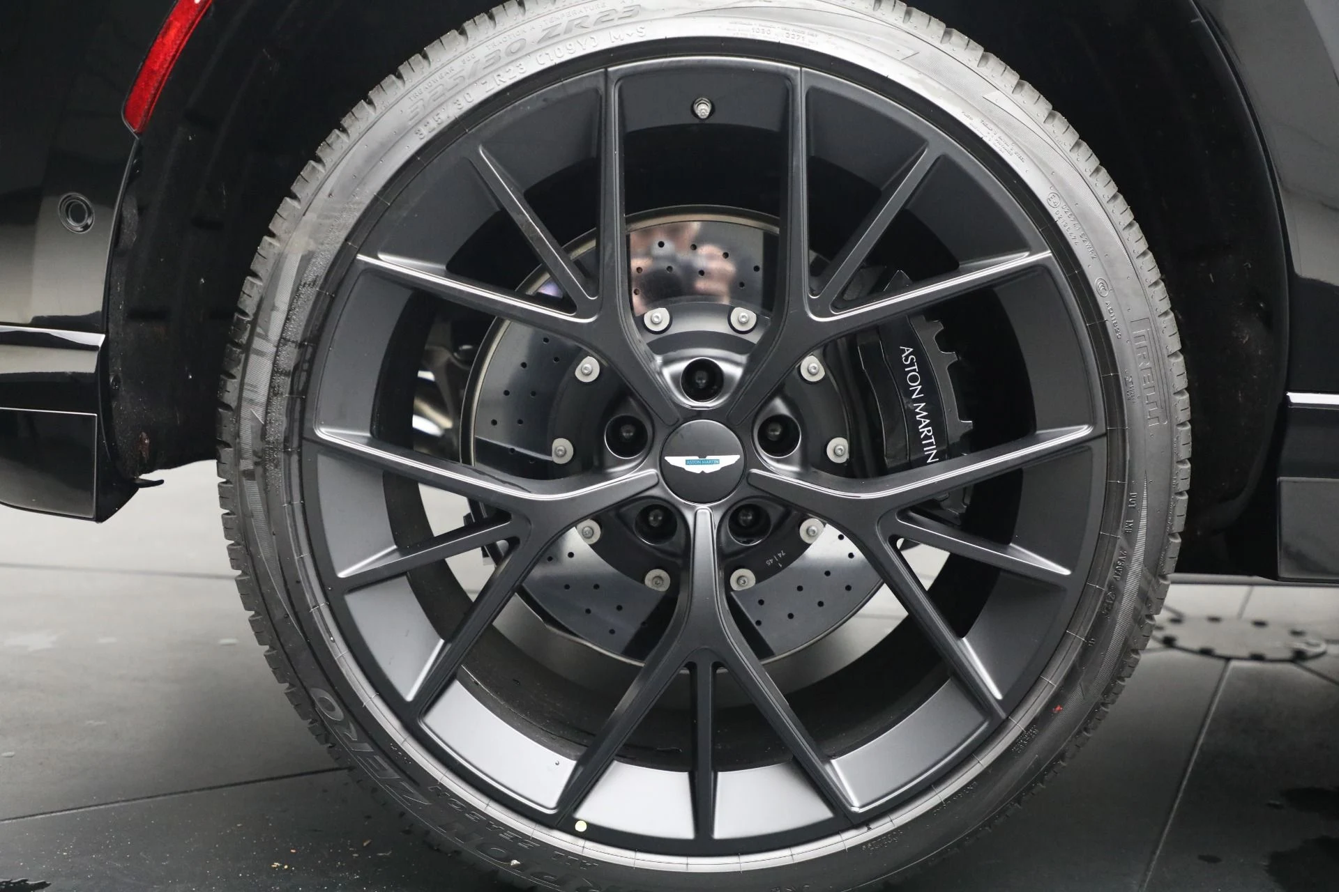 mph033_4236906667_New_2025_Aston_Martin_DBX_707_d921e3bbc3