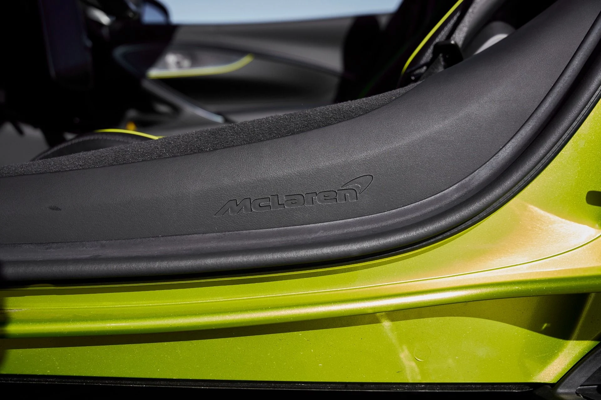 mph033_4245401231_Used_2025_Mc_Laren_Artura_Tech_Lux_1769825881_7c678247ea