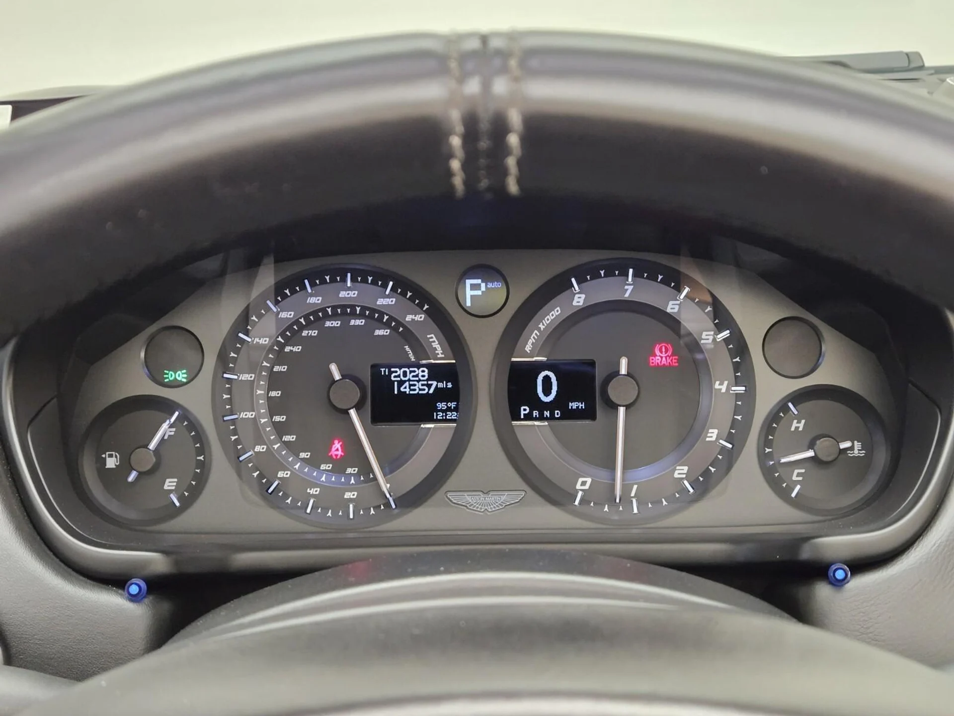mph033_4258230404_Used_2015_Aston_Martin_Vanquish_Volante_1756882971_4120e04dfc