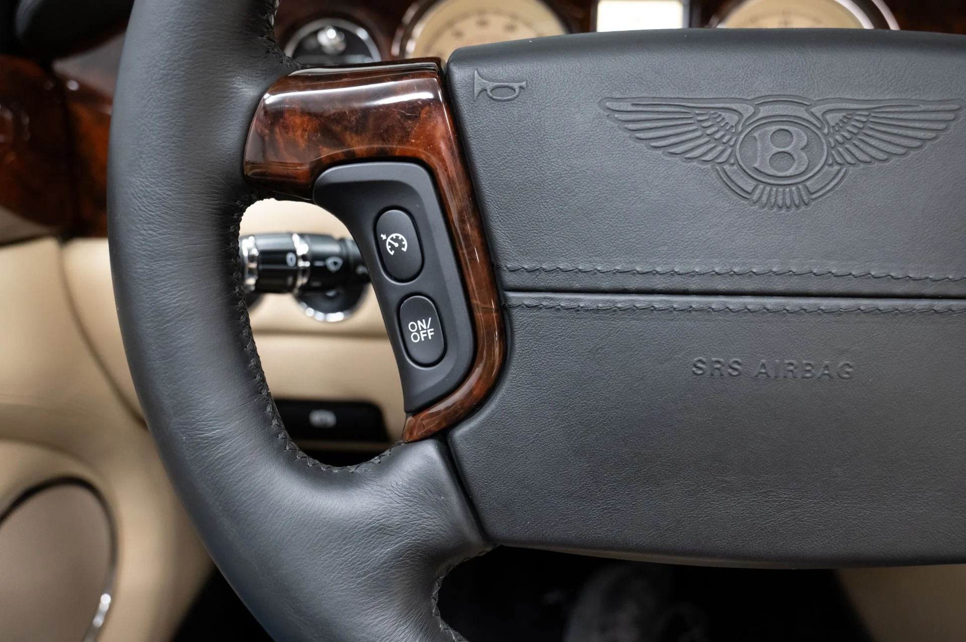 mph033_4266654791_Used_2007_Bentley_Azure_1753214683_66a81877ca