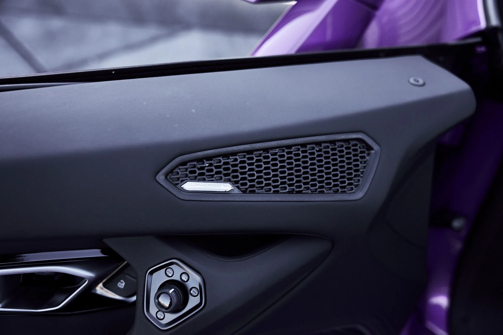 mph033_4267754040_Used_2024_Lamborghini_Huracan_EVO_Base_1774744549_3a165fb027