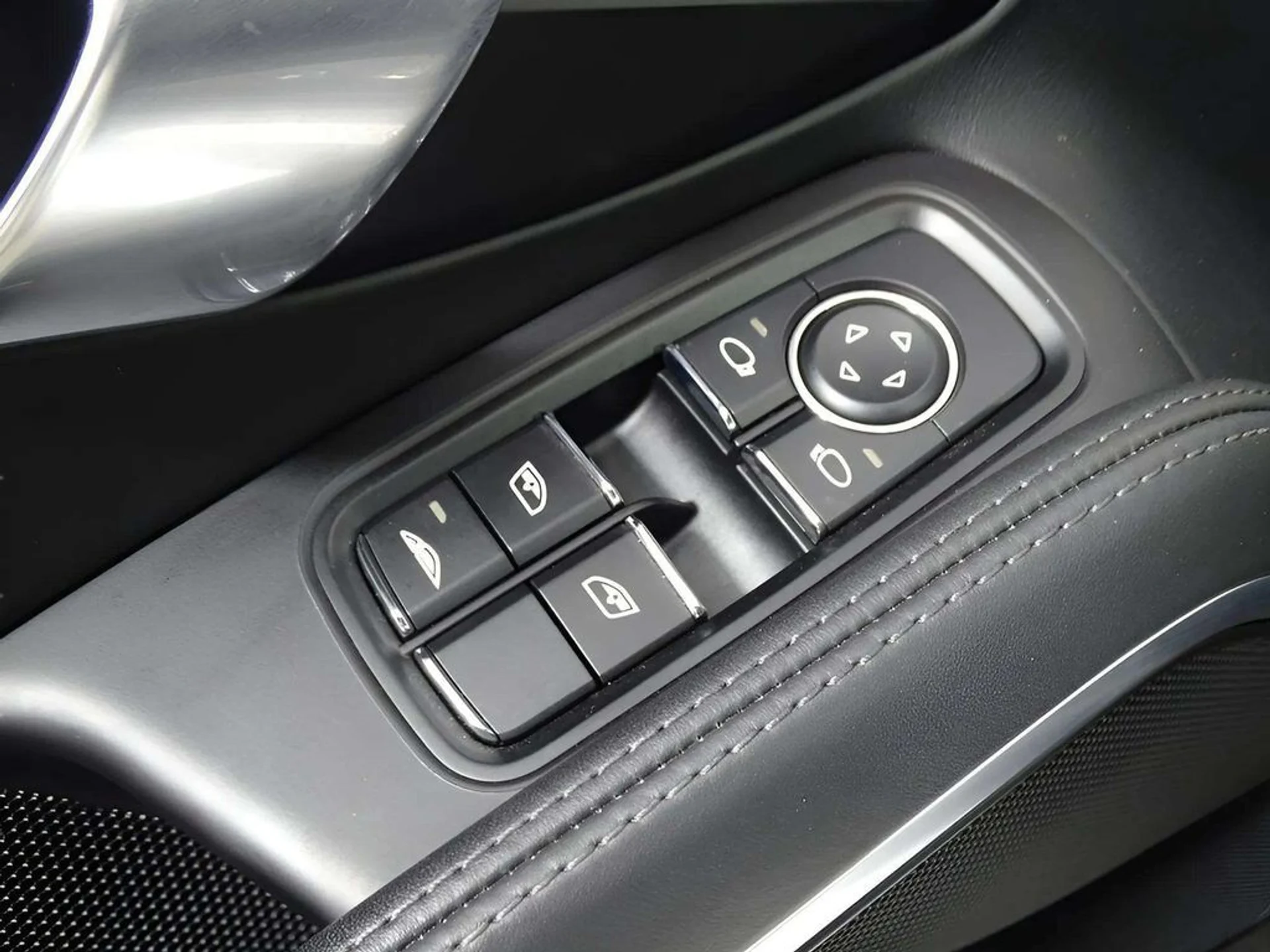 mph033_4268679530_dd682a22ae675b912508a85411b75268x_c5a4186ead