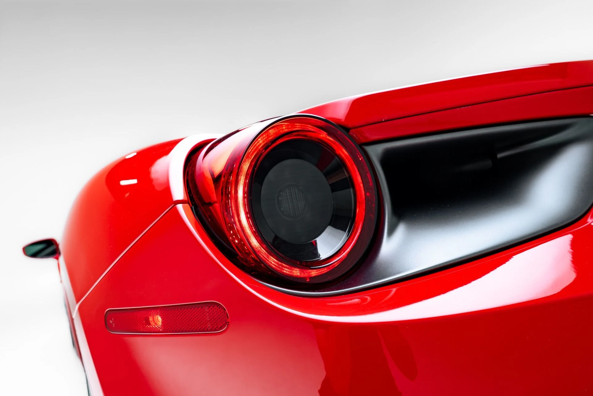 mph033_4277833438_Used_2018_Ferrari_488_GTB_1776815773_734857f79b