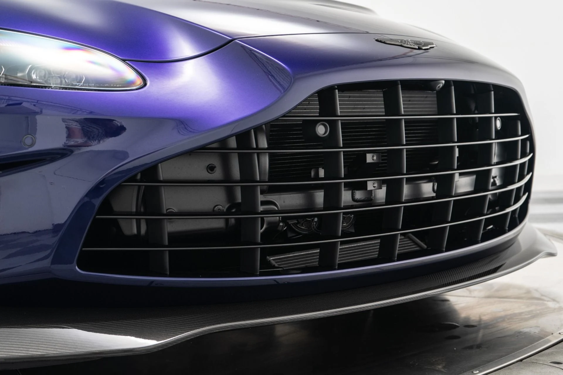 mph033_4281334143_Used_2023_Aston_Martin_Vantage_V12_1755616740_cd9ba9cf3a