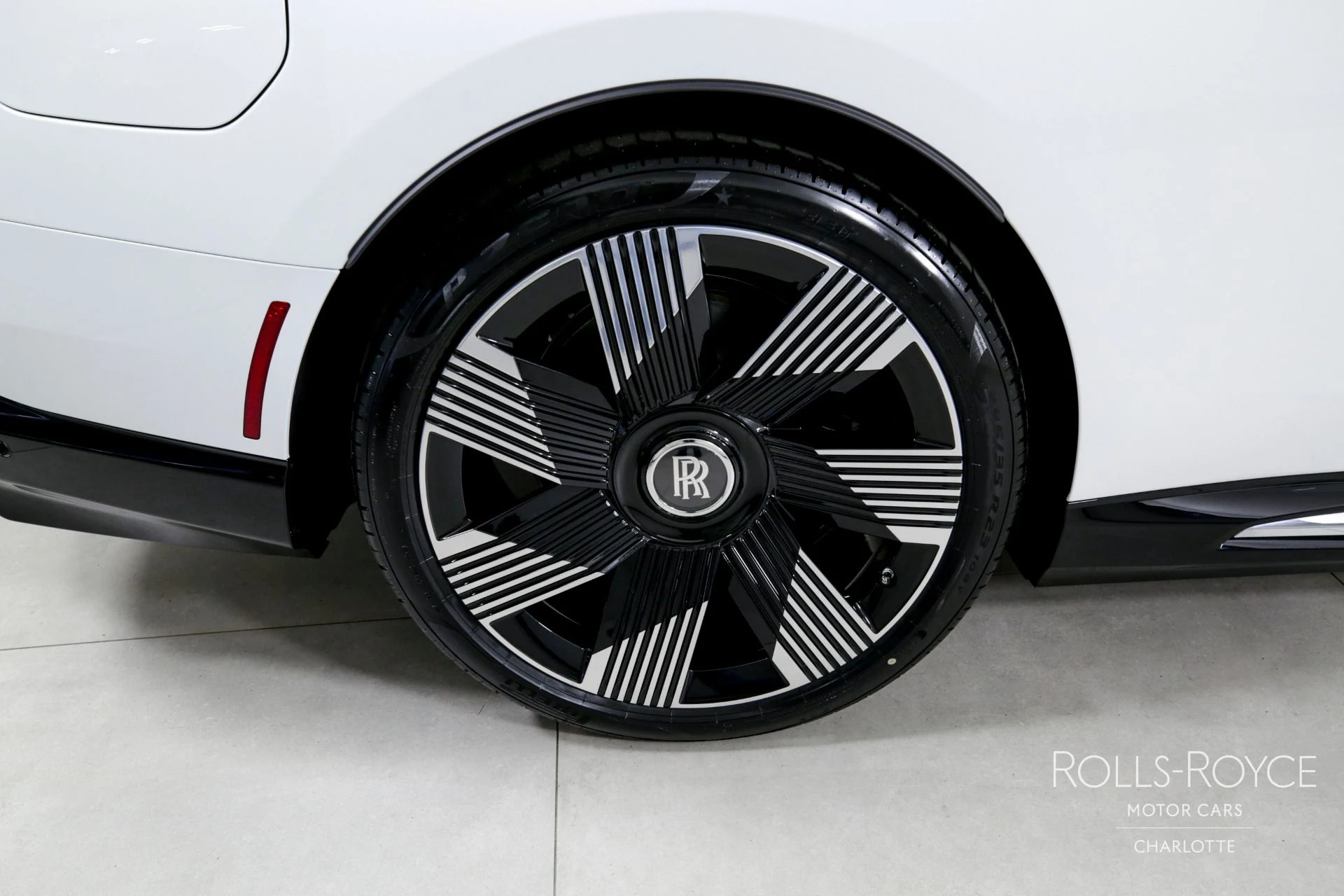 mph033_4283073190_Used_2024_Rolls_Royce_Spectre_1710280015_34138c052c