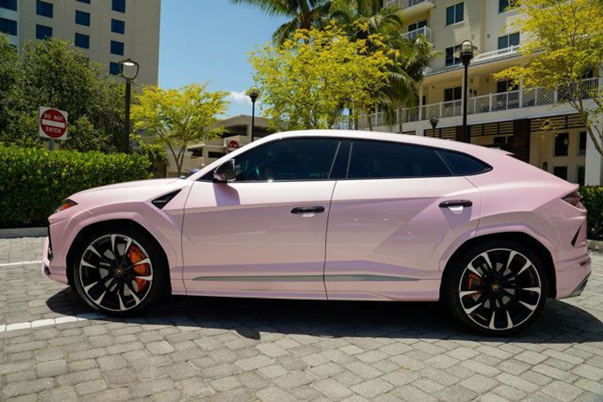 mph033_430318083_used_2021_lamborghini_urus_awd_14354_22713615_34_640_623152f37e