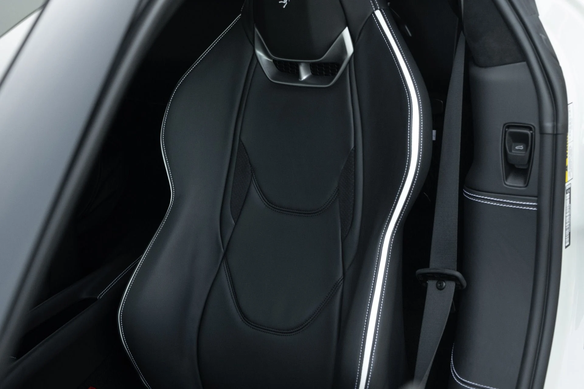 mph033_436584907_Used_2025_Ferrari_296_GTB_1761682901_5cd19ff126