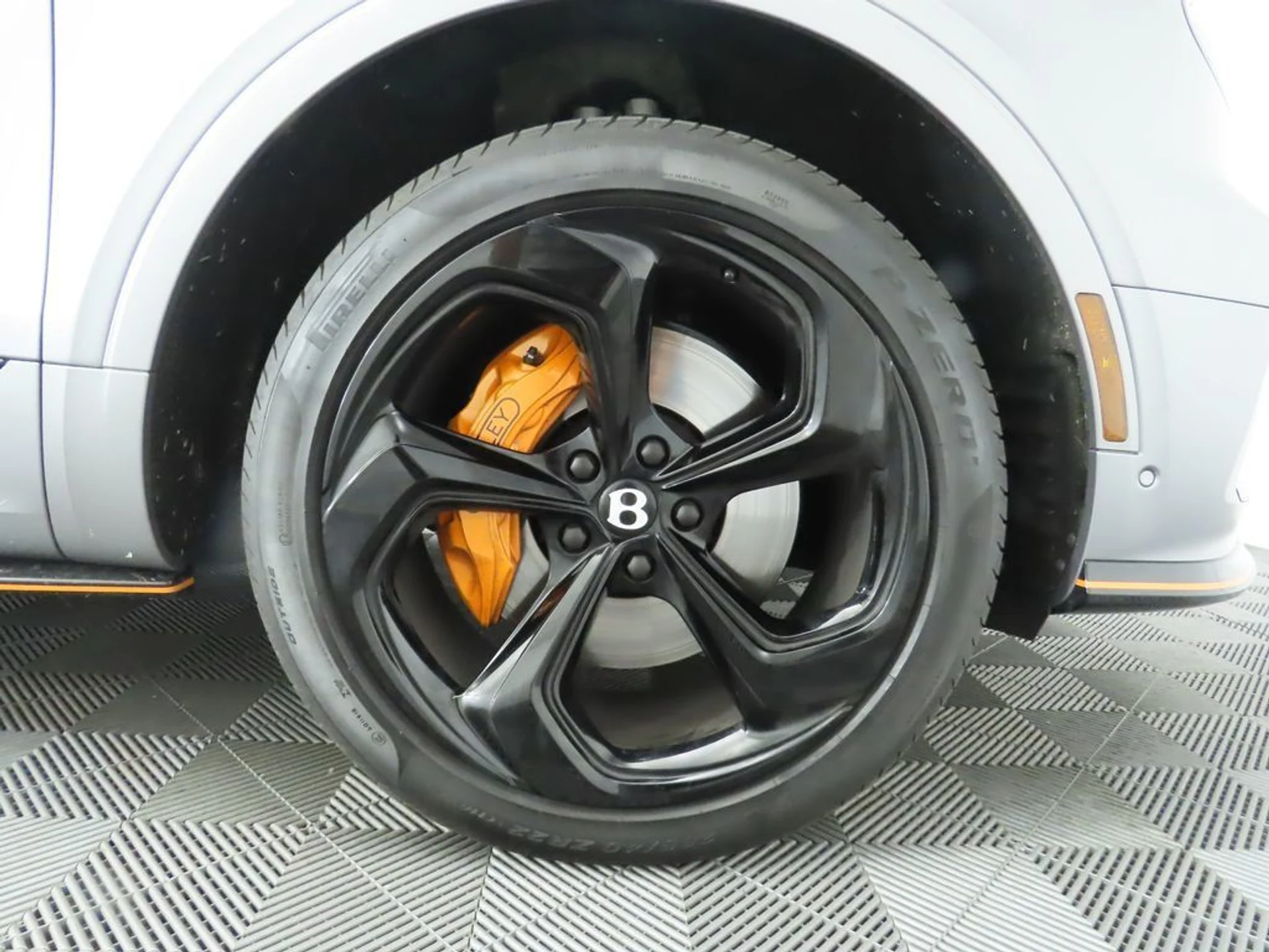 mph033_441487839_used_2024_bentley_bentayga_v8awd_8119_22892488_34_1024_48c6a85449