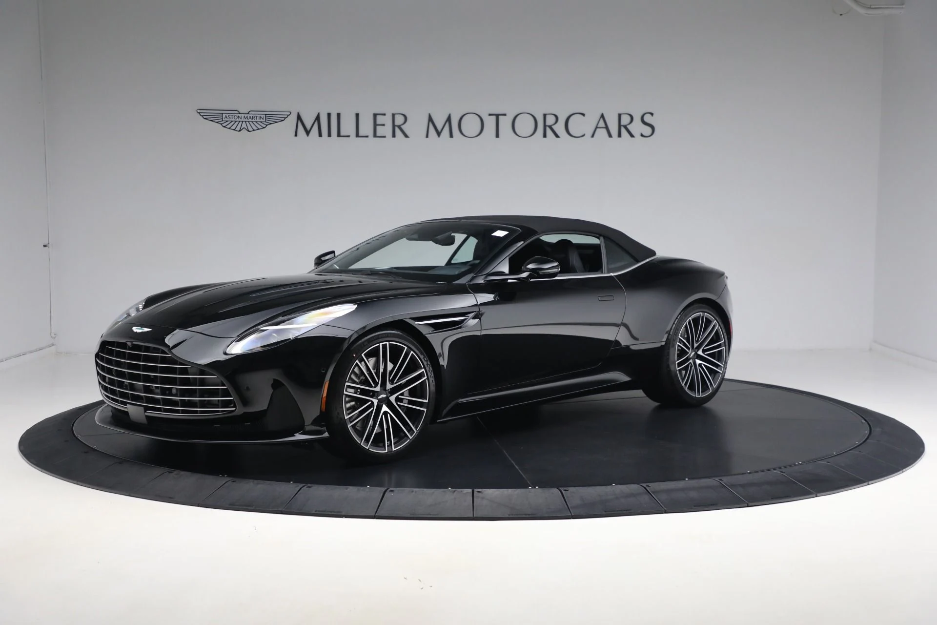 mph033_447391662_New_2025_Aston_Martin_DB_12_Volante_fe8c47e455