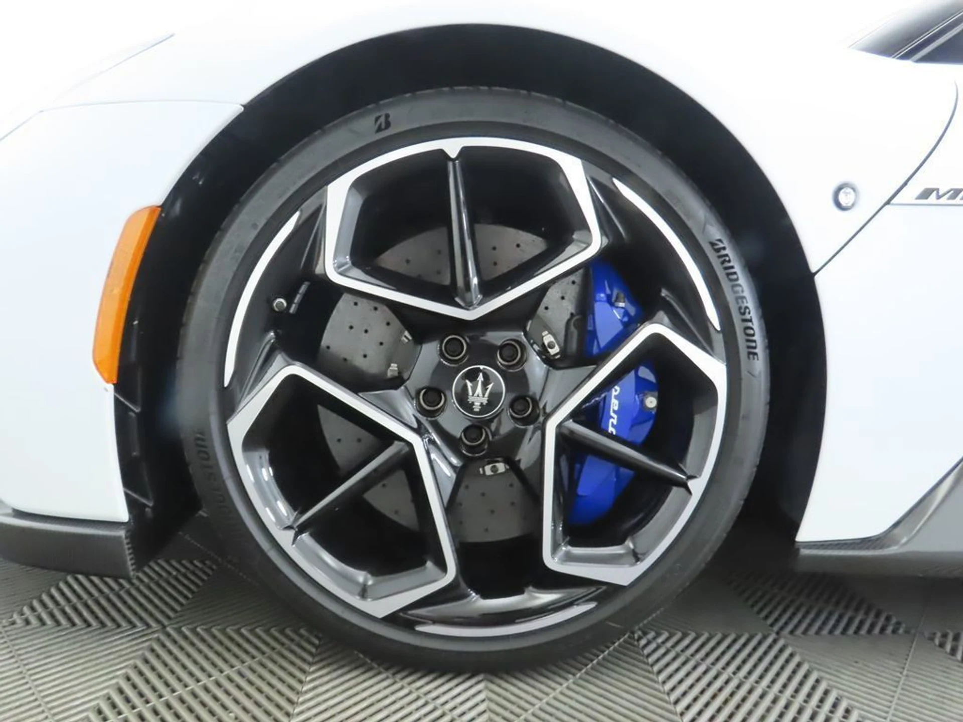 mph033_447511071_used_2023_maserati_mc20_cieloconvertible_8119_22982884_34_1024_1c67628d90